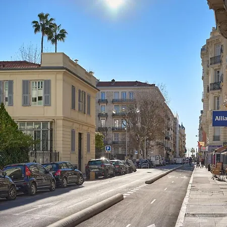 דירה Sunlight - Daffia - Beautifully Renovated Studio, Pad In ניס