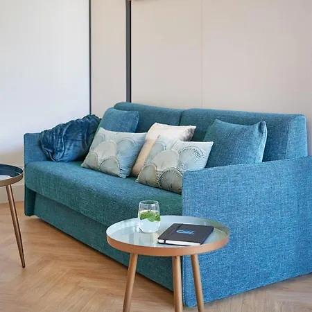 Sunlight - Daffia - Beautifully Renovated Studio, Pad In アパート