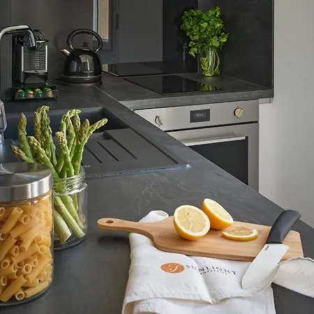 アパート Sunlight - Daffia - Beautifully Renovated Studio, Pad In ニース