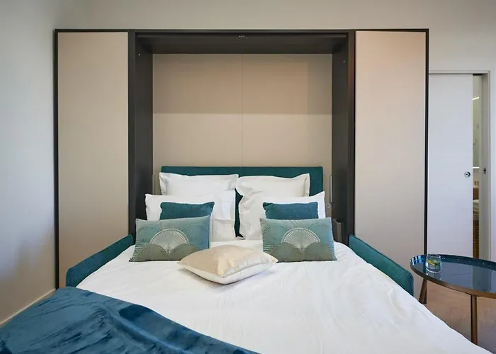 Sunlight - Daffia - Beautifully Renovated Studio, Pad In نيس