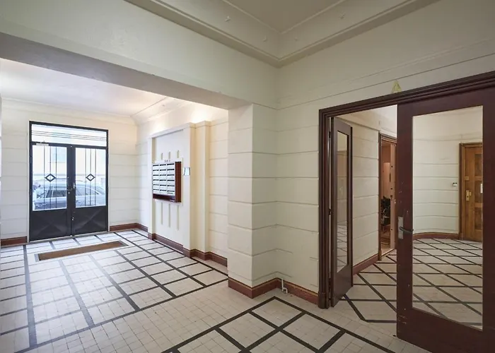 Sunlight - Daffia - Beautifully Renovated Studio, Pad In نيس