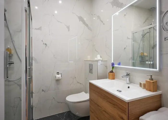 Sunlight - Daffia - Beautifully Renovated Studio, Pad In *